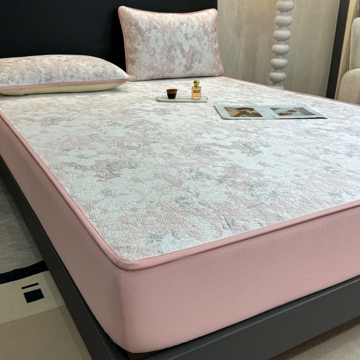 91家纺网 家纺一手货源 找家纺 伊人坊 2026新款A类550克凉感提花值过0.21冰豆豆家用凉席子三件套夏季---床笠款 繁花-粉