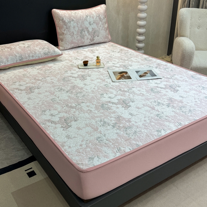 91家纺网 家纺一手货源 找家纺 伊人坊 2026新款A类550克凉感提花值过0.21冰豆豆家用凉席子三件套夏季---床笠款 繁花-粉