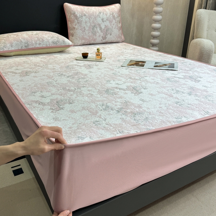 91家纺网 家纺一手货源 找家纺 伊人坊 2026新款A类550克凉感提花值过0.21冰豆豆家用凉席子三件套夏季---床笠款 繁花-粉