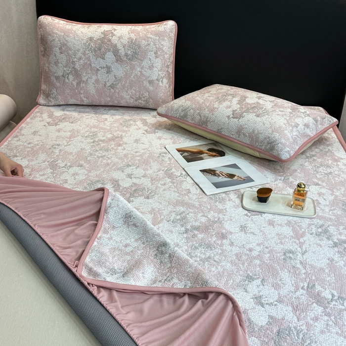 91家纺网 家纺一手货源 找家纺 伊人坊 2026新款A类550克凉感提花值过0.21冰豆豆家用凉席子三件套夏季---床笠款 繁花-粉