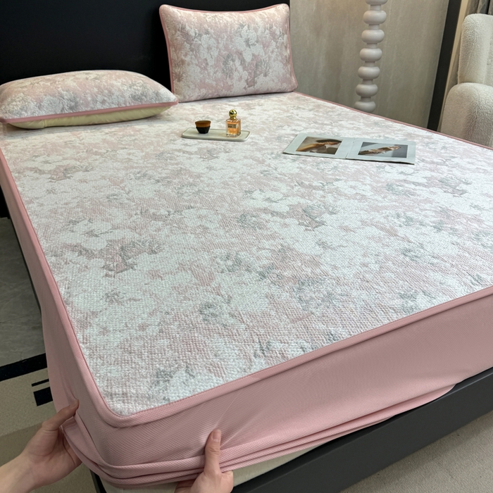 91家纺网 家纺一手货源 找家纺 伊人坊 2026新款A类550克凉感提花值过0.21冰豆豆家用凉席子三件套夏季---床笠款 繁花-粉