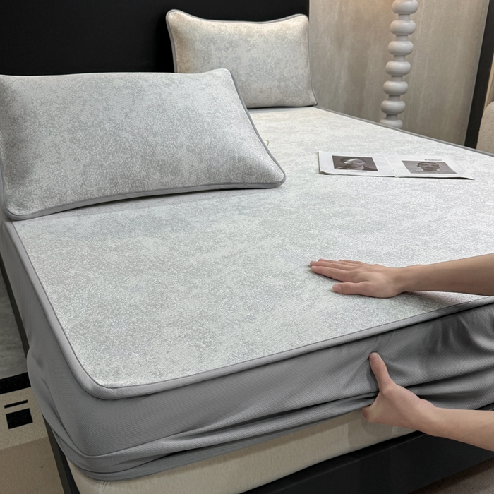 91家纺网 家纺一手货源 找家纺 伊人坊 2026新款A类550克凉感提花值过0.21冰豆豆家用凉席子三件套夏季---床笠款 繁花-灰