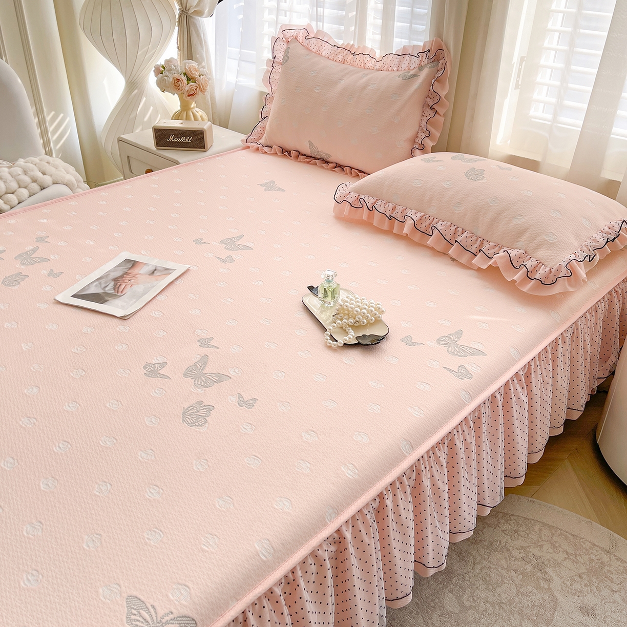 91家纺网 家纺一手货源 找家纺 （总）眠势力 2026新款冰豆豆床裙款床笠夏天冰凉豆豆空调席子带花边床裙床笠二合一