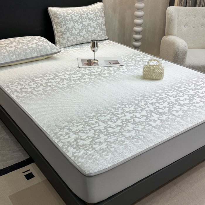 91家纺网 家纺一手货源 找家纺 伊人坊 2026新款A类550克凉感提花值过0.21冰豆豆家用凉席子三件套夏季---床笠款 花蝴蝶-灰