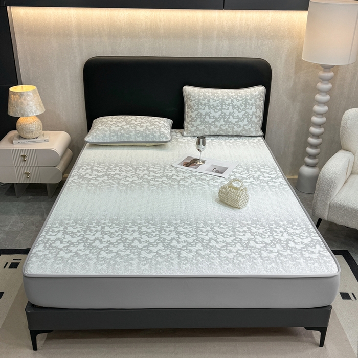 91家纺网 家纺一手货源 找家纺 伊人坊 2026新款A类550克凉感提花值过0.21冰豆豆家用凉席子三件套夏季---床笠款 花蝴蝶-灰