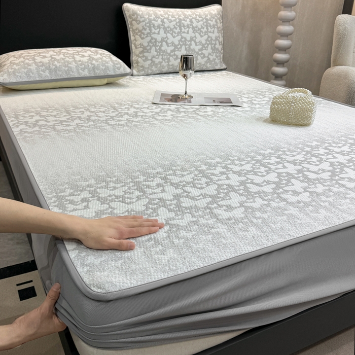 91家纺网 家纺一手货源 找家纺 伊人坊 2026新款A类550克凉感提花值过0.21冰豆豆家用凉席子三件套夏季---床笠款 花蝴蝶-灰