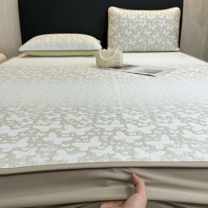 91家纺网 家纺一手货源 找家纺 伊人坊 2026新款A类550克凉感提花值过0.21冰豆豆家用凉席子三件套夏季---床笠款 花蝴蝶-咖