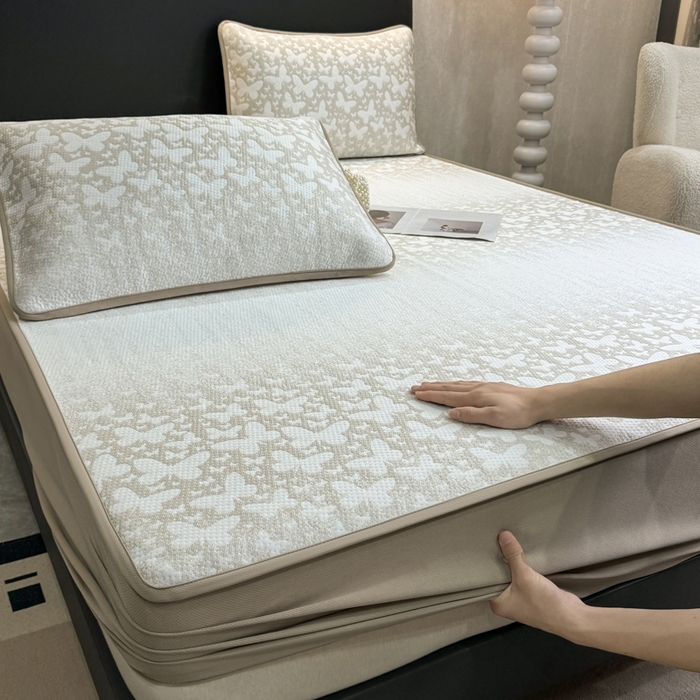 91家纺网 家纺一手货源 找家纺 伊人坊 2026新款A类550克凉感提花值过0.21冰豆豆家用凉席子三件套夏季---床笠款 花蝴蝶-咖