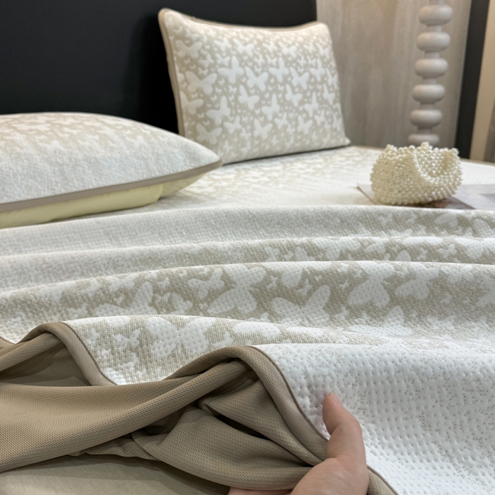 91家纺网 家纺一手货源 找家纺 伊人坊 2026新款A类550克凉感提花值过0.21冰豆豆家用凉席子三件套夏季---床笠款 花蝴蝶-咖