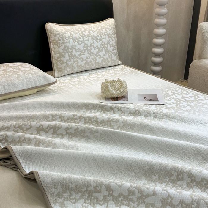 91家纺网 家纺一手货源 找家纺 伊人坊 2026新款A类550克凉感提花值过0.21冰豆豆家用凉席子三件套夏季---床笠款 花蝴蝶-咖