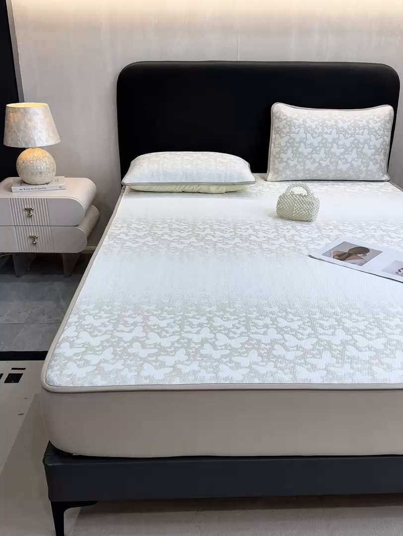 91家纺网 家纺一手货源 找家纺 伊人坊 2026新款A类550克凉感提花值过0.21冰豆豆家用凉席子三件套夏季---床笠款 花蝴蝶-咖