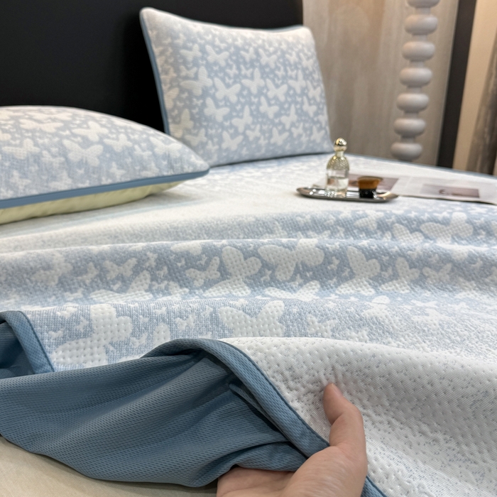 91家纺网 家纺一手货源 找家纺 伊人坊 2026新款A类550克凉感提花值过0.21冰豆豆家用凉席子三件套夏季---床笠款 花蝴蝶-蓝