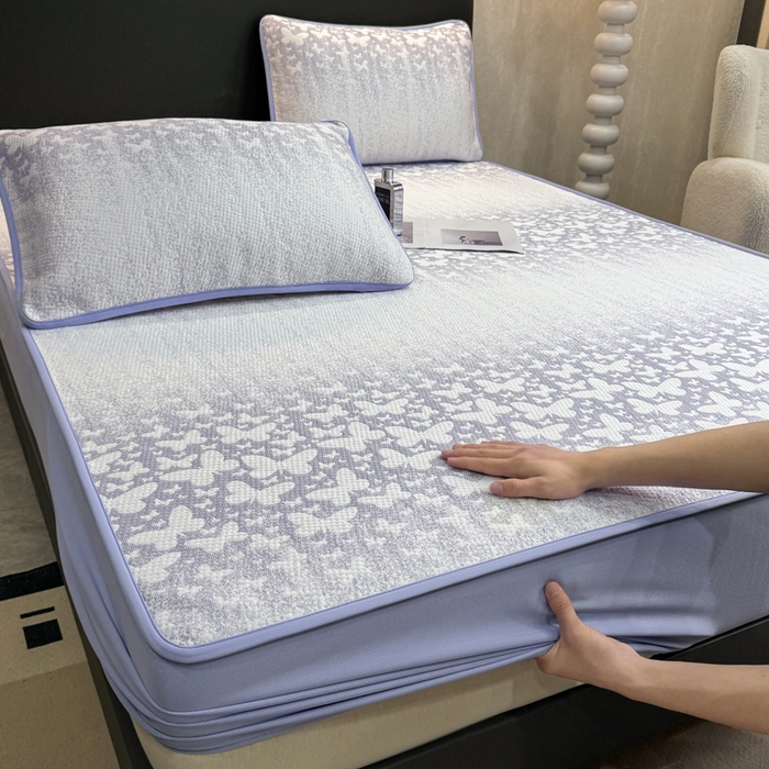 91家纺网 家纺一手货源 找家纺 伊人坊 2026新款A类550克凉感提花值过0.21冰豆豆家用凉席子三件套夏季---床笠款 花蝴蝶-蓝紫