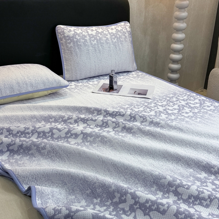 91家纺网 家纺一手货源 找家纺 伊人坊 2026新款A类550克凉感提花值过0.21冰豆豆家用凉席子三件套夏季---床笠款 花蝴蝶-蓝紫