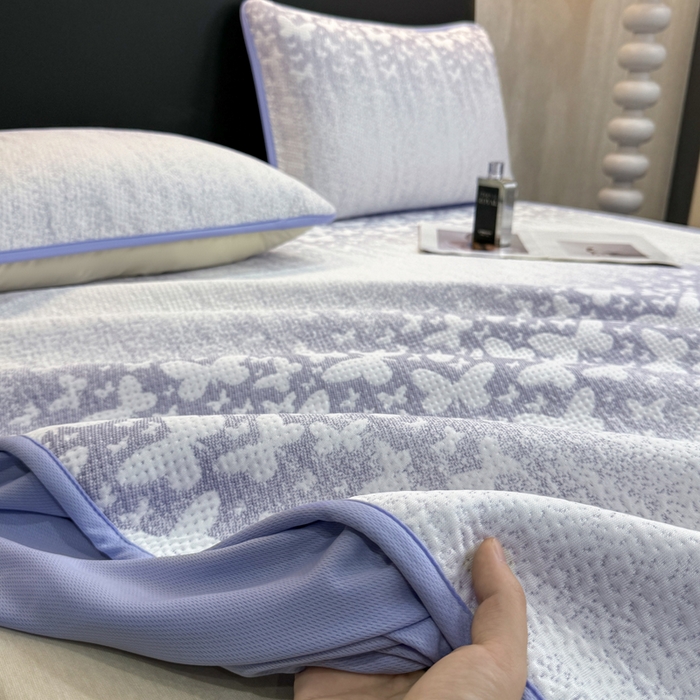 91家纺网 家纺一手货源 找家纺 伊人坊 2026新款A类550克凉感提花值过0.21冰豆豆家用凉席子三件套夏季---床笠款 花蝴蝶-蓝紫