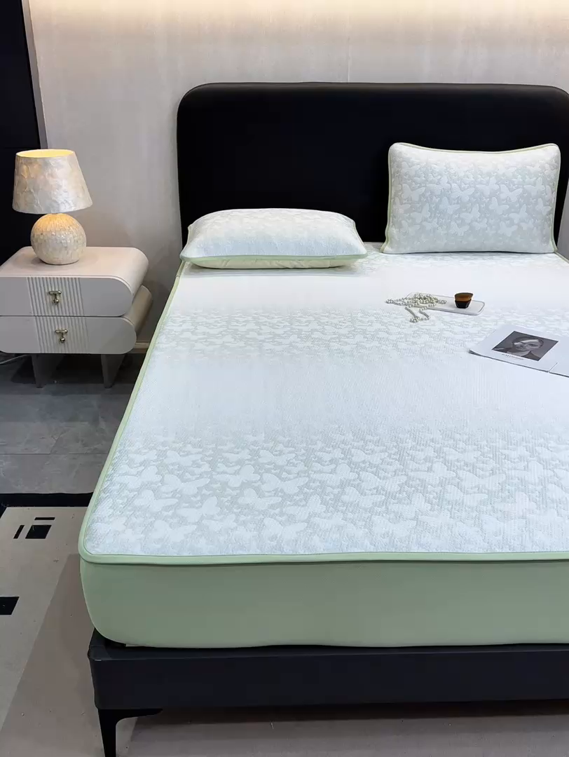 91家纺网 家纺一手货源 找家纺 伊人坊 2026新款A类550克凉感提花值过0.21冰豆豆家用凉席子三件套夏季---床笠款 花蝴蝶-绿