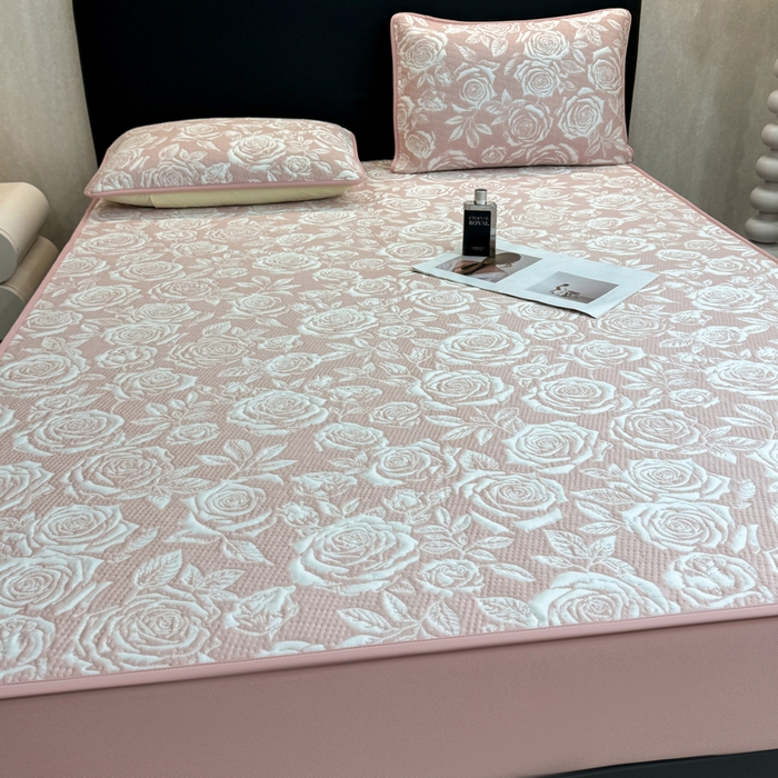91家纺网 家纺一手货源 找家纺 伊人坊 2026新款A类550克凉感提花值过0.21冰豆豆家用凉席子三件套夏季---床笠款 玫瑰-粉