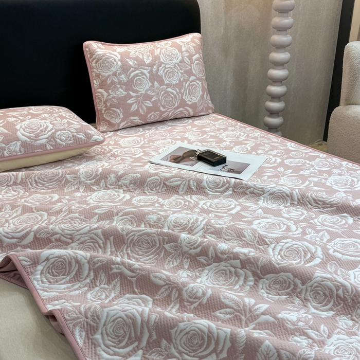 91家纺网 家纺一手货源 找家纺 伊人坊 2026新款A类550克凉感提花值过0.21冰豆豆家用凉席子三件套夏季---床笠款 玫瑰-粉