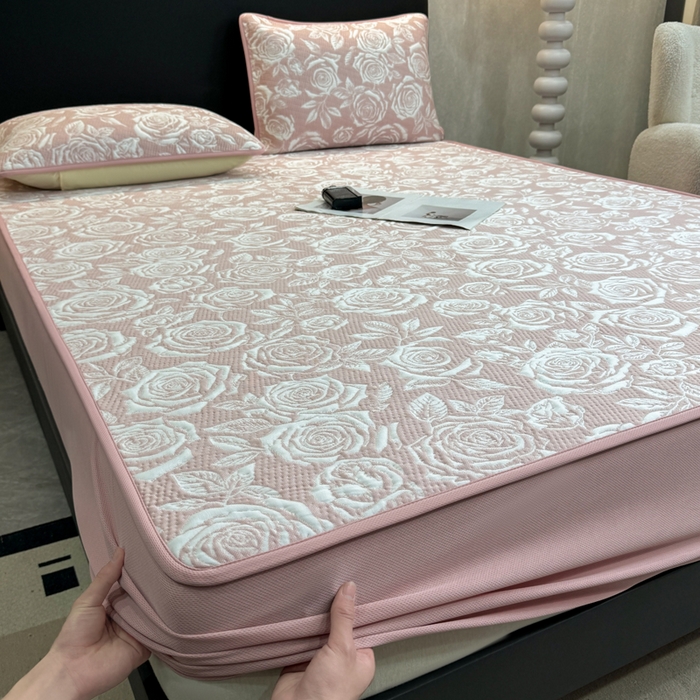 91家纺网 家纺一手货源 找家纺 伊人坊 2026新款A类550克凉感提花值过0.21冰豆豆家用凉席子三件套夏季---床笠款 玫瑰-粉