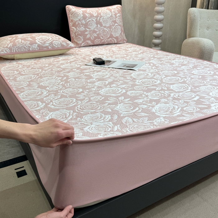 91家纺网 家纺一手货源 找家纺 伊人坊 2026新款A类550克凉感提花值过0.21冰豆豆家用凉席子三件套夏季---床笠款 玫瑰-粉