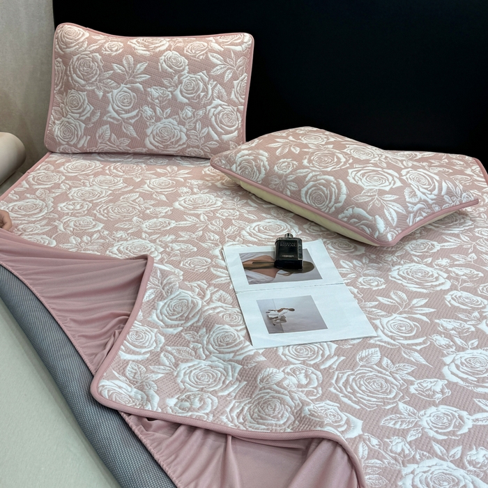 91家纺网 家纺一手货源 找家纺 伊人坊 2026新款A类550克凉感提花值过0.21冰豆豆家用凉席子三件套夏季---床笠款 玫瑰-粉