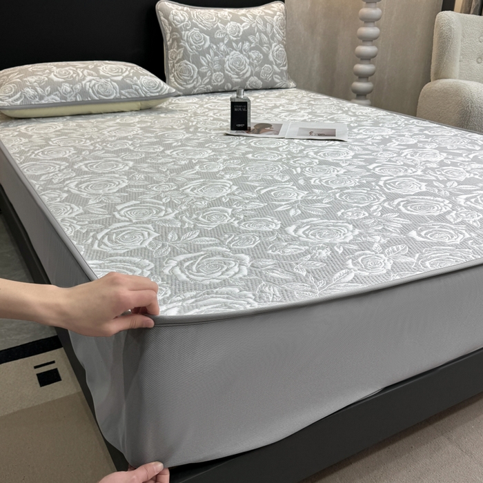 91家纺网 家纺一手货源 找家纺 伊人坊 2026新款A类550克凉感提花值过0.21冰豆豆家用凉席子三件套夏季---床笠款 玫瑰-灰