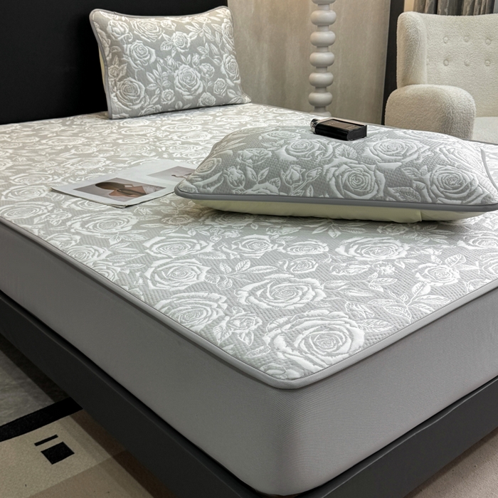 91家纺网 家纺一手货源 找家纺 伊人坊 2026新款A类550克凉感提花值过0.21冰豆豆家用凉席子三件套夏季---床笠款 玫瑰-灰