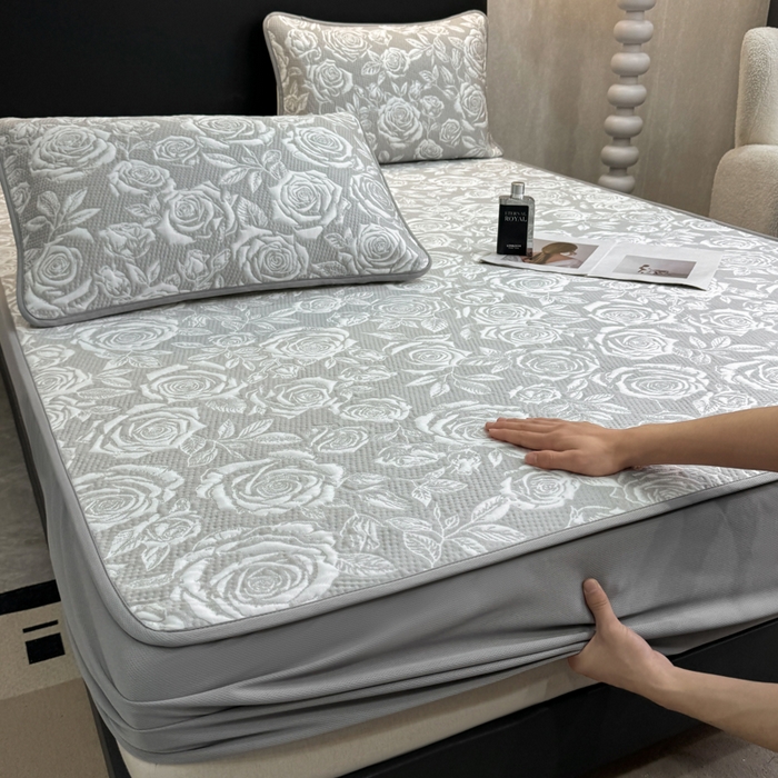 91家纺网 家纺一手货源 找家纺 伊人坊 2026新款A类550克凉感提花值过0.21冰豆豆家用凉席子三件套夏季---床笠款 玫瑰-灰