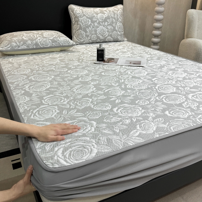 91家纺网 家纺一手货源 找家纺 伊人坊 2026新款A类550克凉感提花值过0.21冰豆豆家用凉席子三件套夏季---床笠款 玫瑰-灰