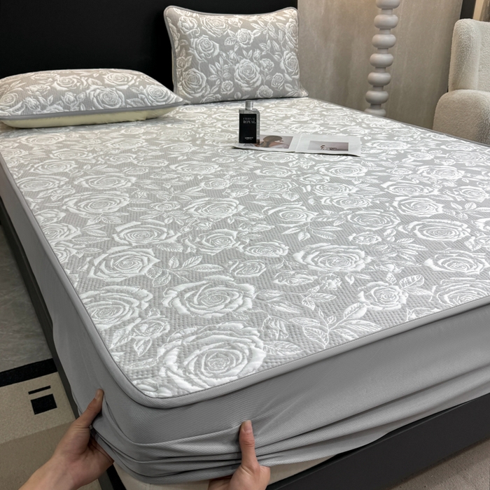 91家纺网 家纺一手货源 找家纺 伊人坊 2026新款A类550克凉感提花值过0.21冰豆豆家用凉席子三件套夏季---床笠款 玫瑰-灰