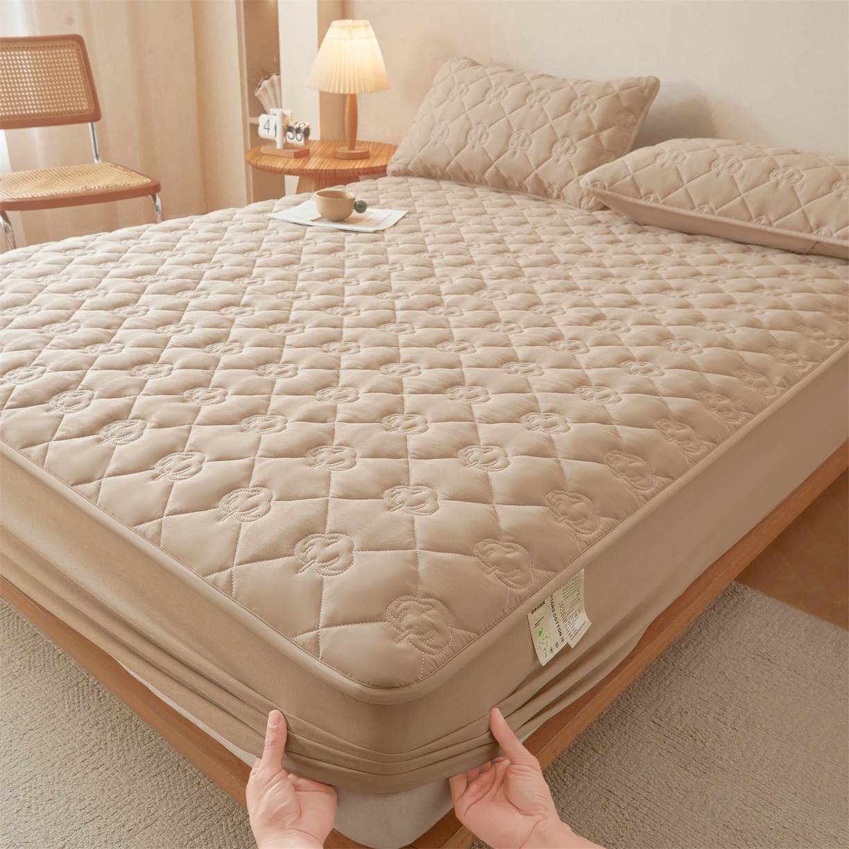 91家纺网 家纺一手货源 找家纺 柔品 2026新款牛奶棉新疆棉花夹棉床笠 新疆棉花-卡其