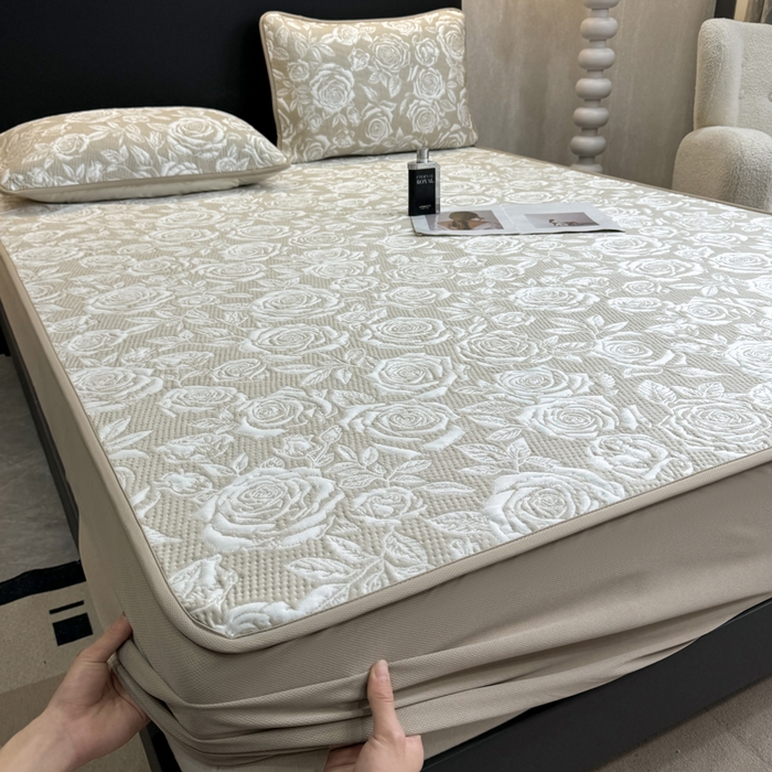 91家纺网 家纺一手货源 找家纺 伊人坊 2026新款A类550克凉感提花值过0.21冰豆豆家用凉席子三件套夏季---床笠款 玫瑰-咖