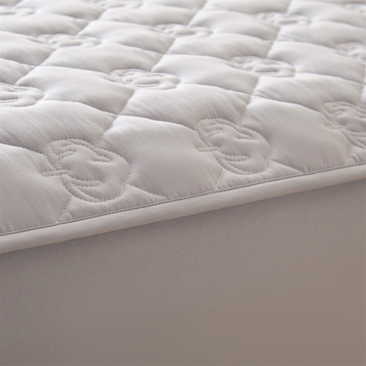 91家纺网 家纺一手货源 找家纺 柔品 2026新款牛奶棉新疆棉花夹棉床笠 新疆棉花-浅灰