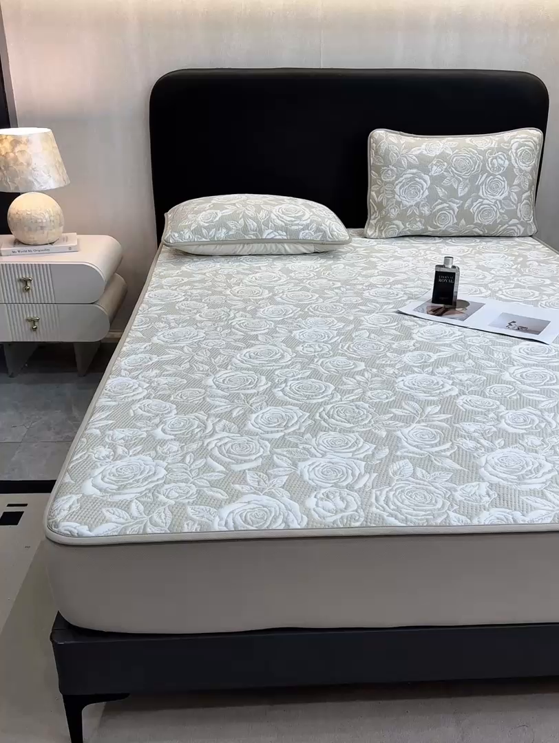 91家纺网 家纺一手货源 找家纺 伊人坊 2026新款A类550克凉感提花值过0.21冰豆豆家用凉席子三件套夏季---床笠款 玫瑰-咖