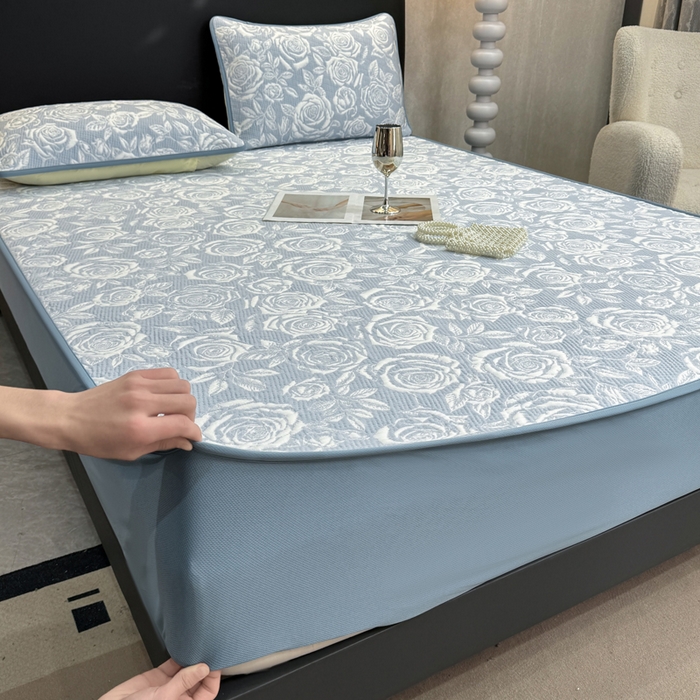 91家纺网 家纺一手货源 找家纺 伊人坊 2026新款A类550克凉感提花值过0.21冰豆豆家用凉席子三件套夏季---床笠款 玫瑰-蓝