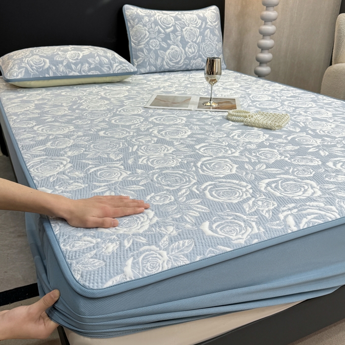 91家纺网 家纺一手货源 找家纺 伊人坊 2026新款A类550克凉感提花值过0.21冰豆豆家用凉席子三件套夏季---床笠款 玫瑰-蓝
