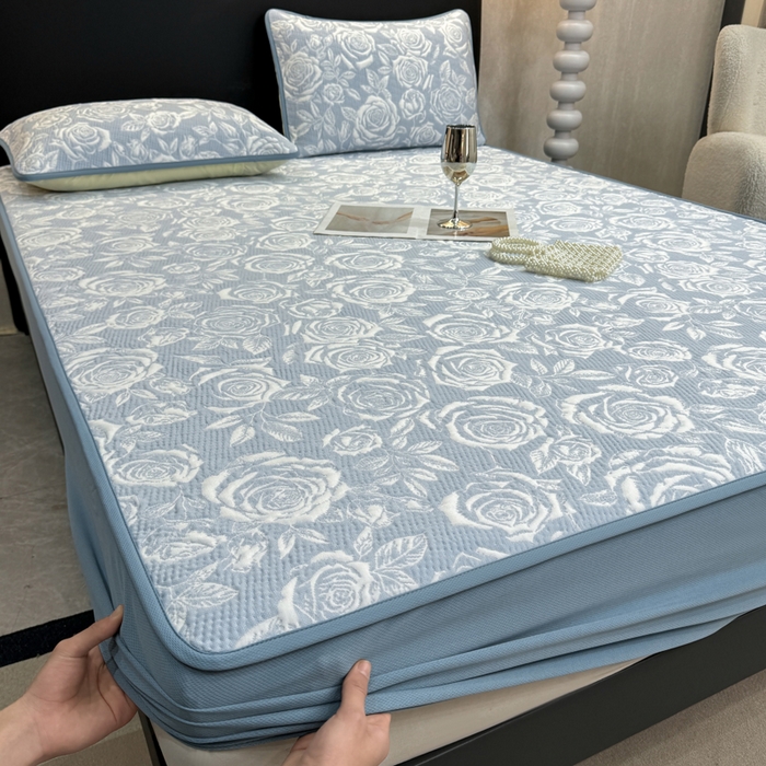 91家纺网 家纺一手货源 找家纺 伊人坊 2026新款A类550克凉感提花值过0.21冰豆豆家用凉席子三件套夏季---床笠款 玫瑰-蓝