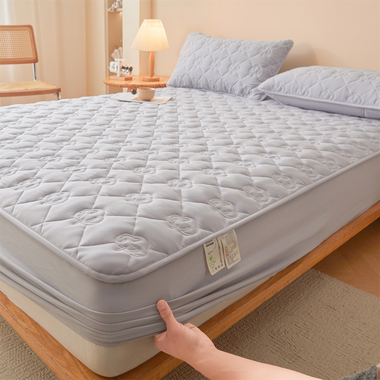 91家纺网 家纺一手货源 找家纺 柔品 2026新款牛奶棉新疆棉花夹棉床笠 新疆棉花-浅灰