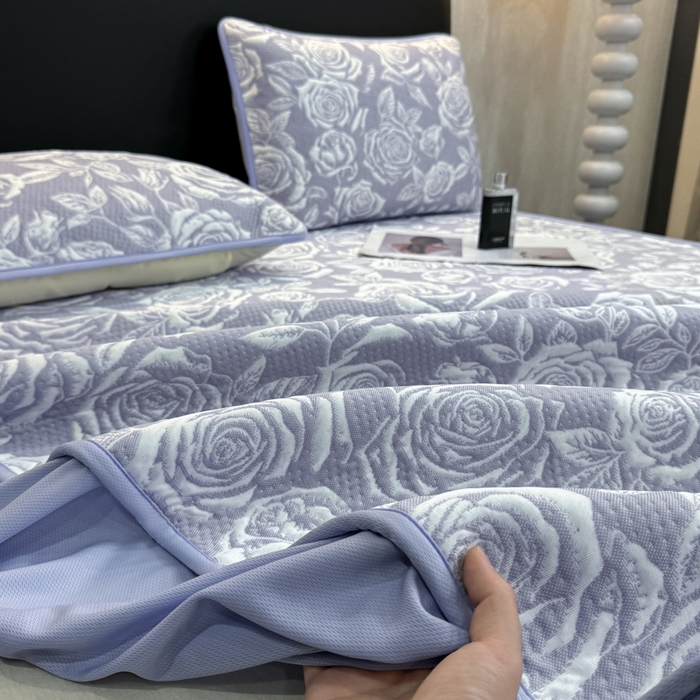 91家纺网 家纺一手货源 找家纺 伊人坊 2026新款A类550克凉感提花值过0.21冰豆豆家用凉席子三件套夏季---床笠款 玫瑰-蓝紫