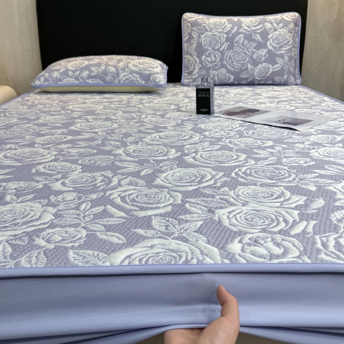 91家纺网 家纺一手货源 找家纺 伊人坊 2026新款A类550克凉感提花值过0.21冰豆豆家用凉席子三件套夏季---床笠款 玫瑰-蓝紫