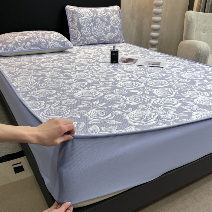 91家纺网 家纺一手货源 找家纺 伊人坊 2026新款A类550克凉感提花值过0.21冰豆豆家用凉席子三件套夏季---床笠款 玫瑰-蓝紫