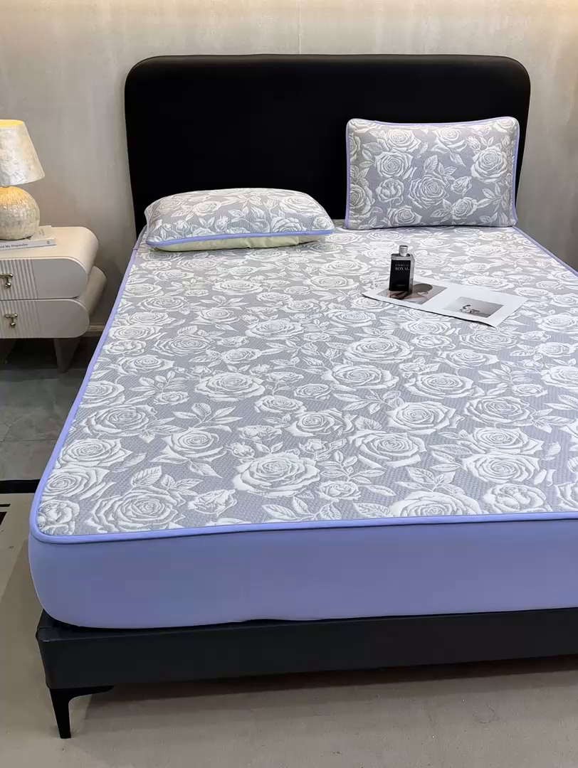 91家纺网 家纺一手货源 找家纺 伊人坊 2026新款A类550克凉感提花值过0.21冰豆豆家用凉席子三件套夏季---床笠款 玫瑰-蓝紫