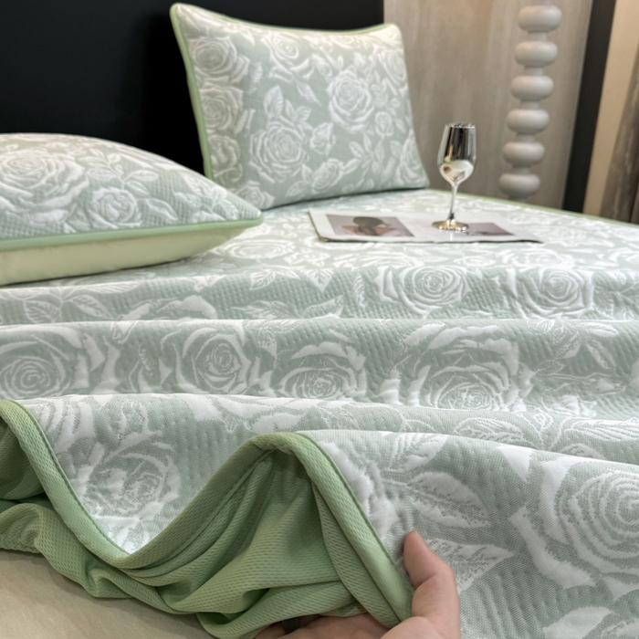 91家纺网 家纺一手货源 找家纺 伊人坊 2026新款A类550克凉感提花值过0.21冰豆豆家用凉席子三件套夏季---床笠款 玫瑰-绿