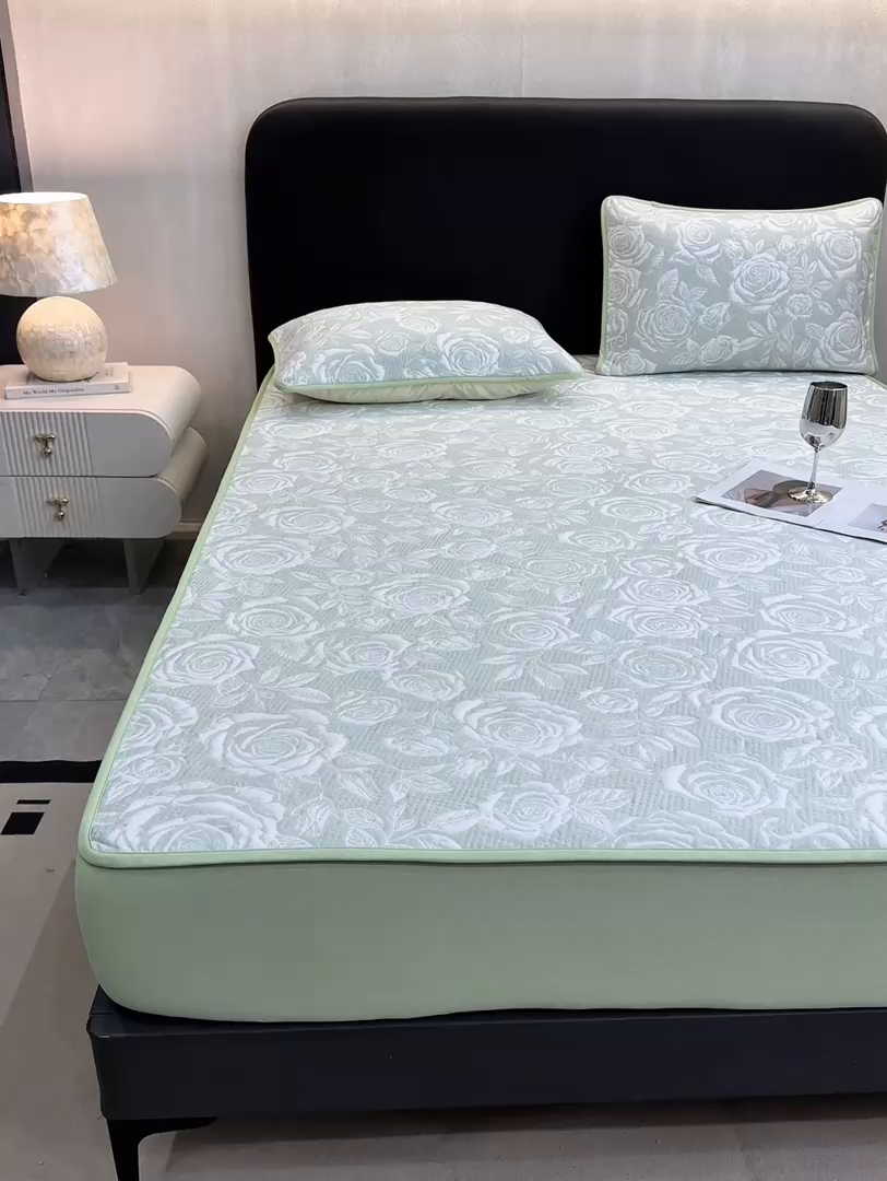 91家纺网 家纺一手货源 找家纺 伊人坊 2026新款A类550克凉感提花值过0.21冰豆豆家用凉席子三件套夏季---床笠款 玫瑰-绿