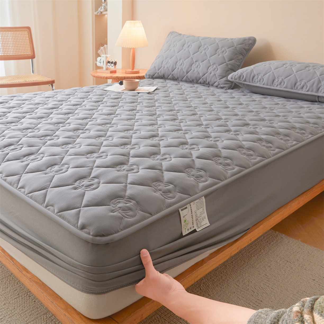 91家纺网 家纺一手货源 找家纺 柔品 2026新款牛奶棉新疆棉花夹棉床笠 新疆棉花-深灰