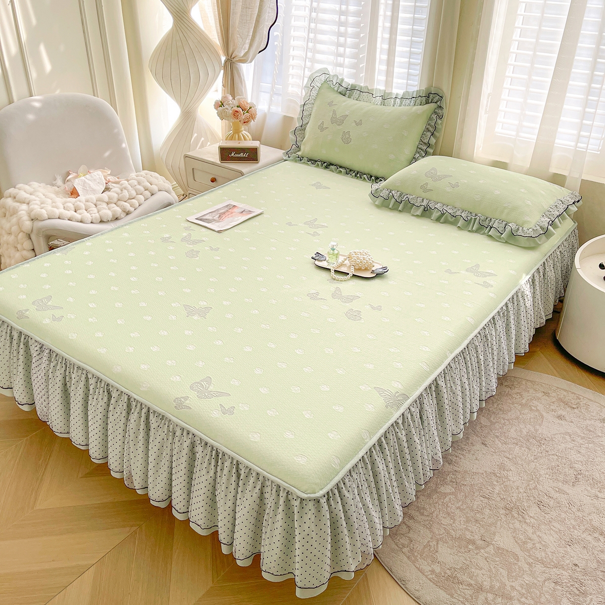 91家纺网 家纺一手货源 找家纺 眠势力 2026新款冰豆豆床裙款床笠夏天冰凉豆豆空调席子带花边床裙床笠二合一 蝶梦玫瑰-清绿
