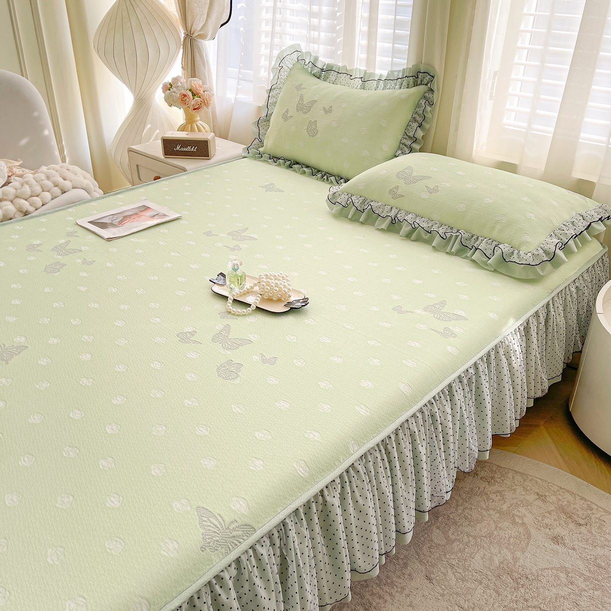 91家纺网 家纺一手货源 找家纺 眠势力 2026新款冰豆豆床裙款床笠夏天冰凉豆豆空调席子带花边床裙床笠二合一 蝶梦玫瑰-清绿
