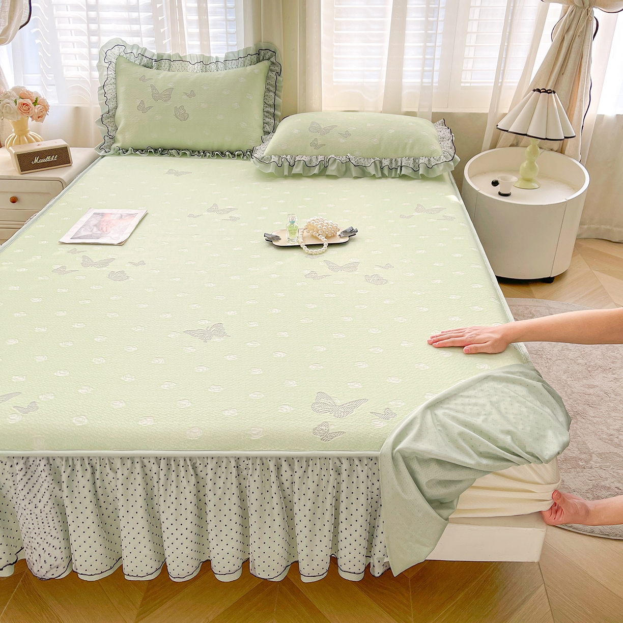 91家纺网 家纺一手货源 找家纺 眠势力 2026新款冰豆豆床裙款床笠夏天冰凉豆豆空调席子带花边床裙床笠二合一 蝶梦玫瑰-清绿