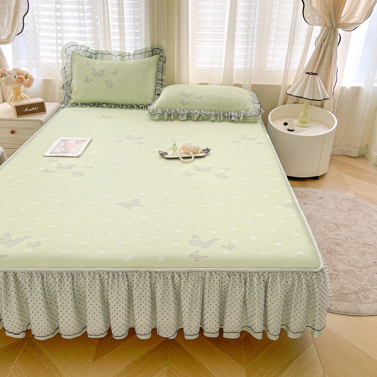 91家纺网 家纺一手货源 找家纺 眠势力 2026新款冰豆豆床裙款床笠夏天冰凉豆豆空调席子带花边床裙床笠二合一 蝶梦玫瑰-清绿