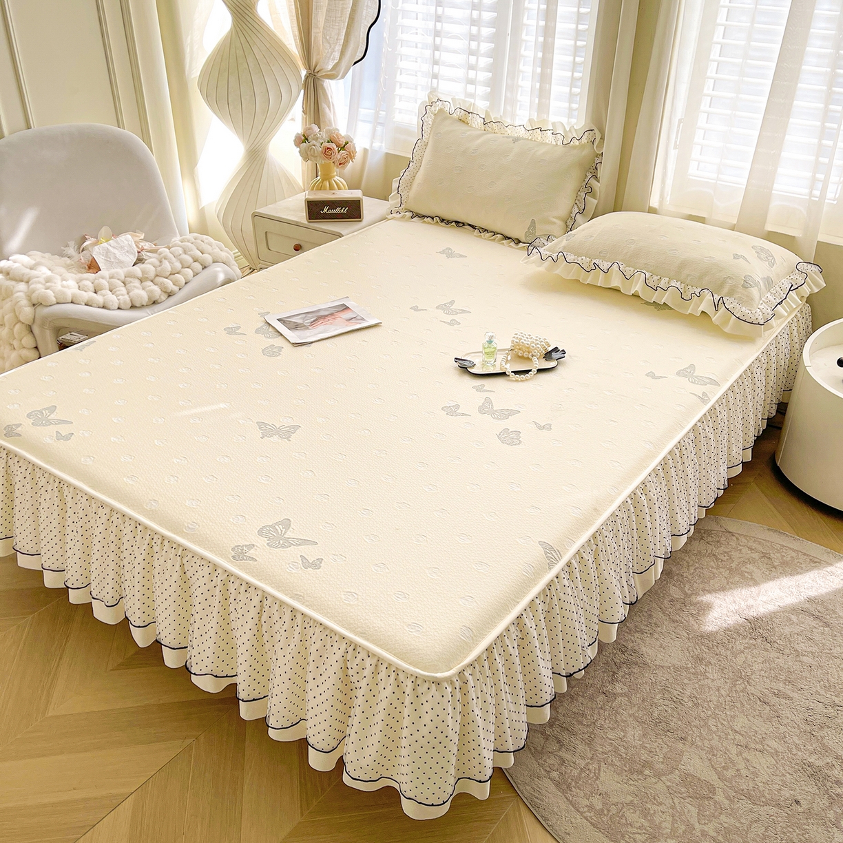 91家纺网 家纺一手货源 找家纺 眠势力 2026新款冰豆豆床裙款床笠夏天冰凉豆豆空调席子带花边床裙床笠二合一 蝶梦玫瑰-雾米